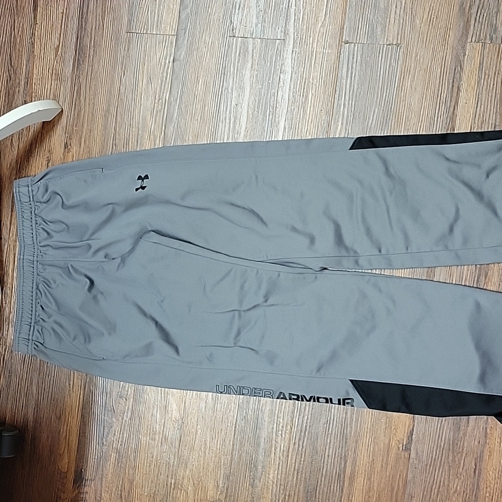 Under Armor boy xl pants